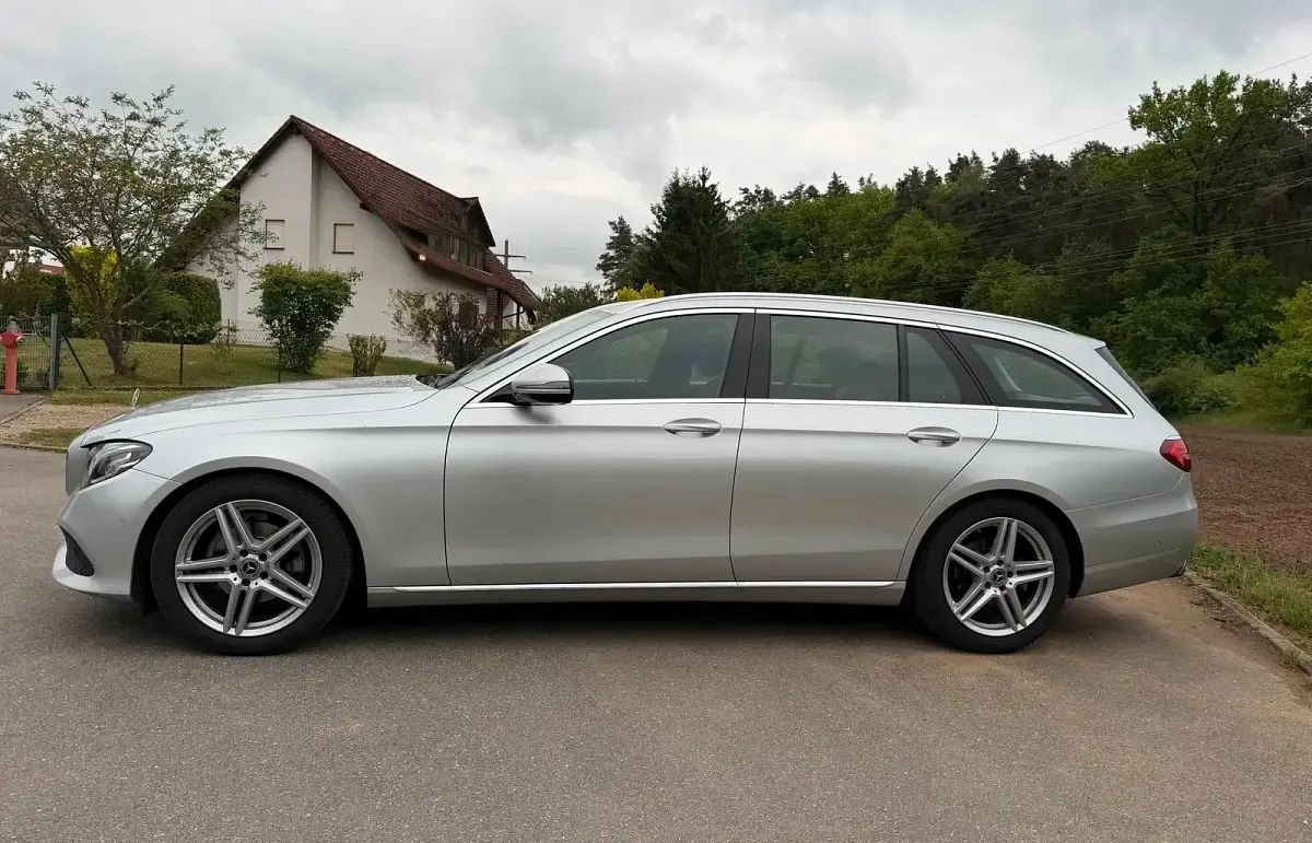 Gebraucht Mercedes E220 194 PS (142 kW) 2018 Silber Kombi