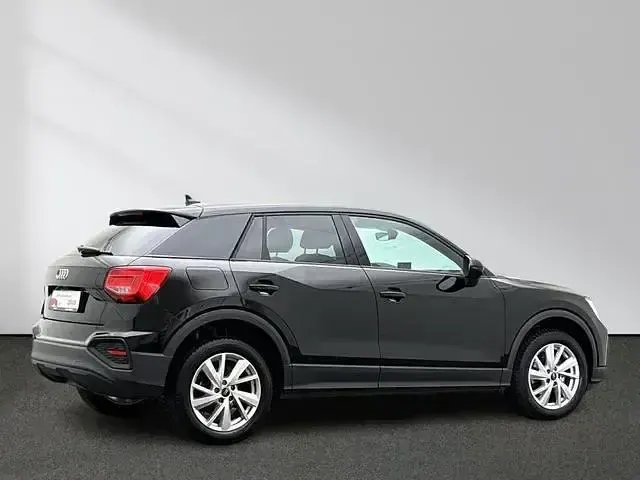 Gebraucht Audi Q2 Comfort 110 PS (80 kW) 2023 Brillantschwarz SUV