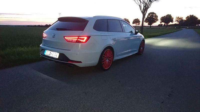 Weiß Gebraucht 2015 Cupra Leon Limousine | 19.200 € (Etwas zu teuer) - Bild 1/4