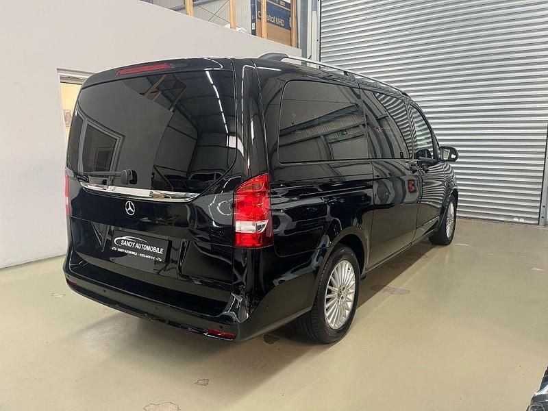 Gebraucht Mercedes V220 163 PS (119 kW) 2021 Obsidianschwarz metallic Van / Kleinbus