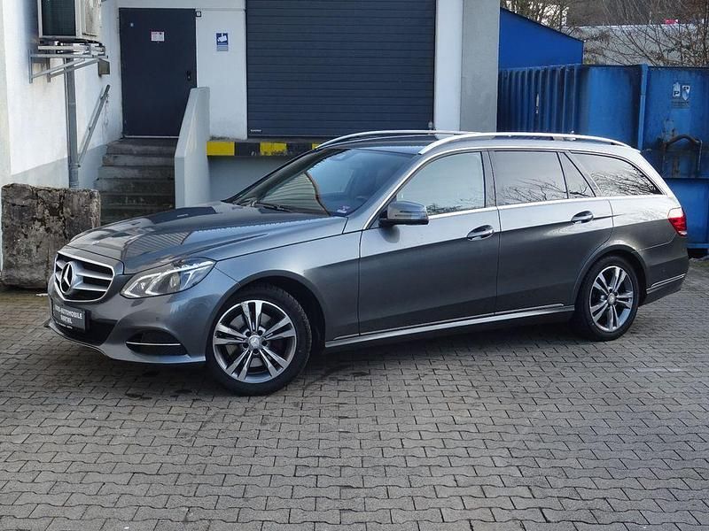 Gebraucht Mercedes E220 Avantgarde 170 PS (125 kW) 2016 Grau Kombi