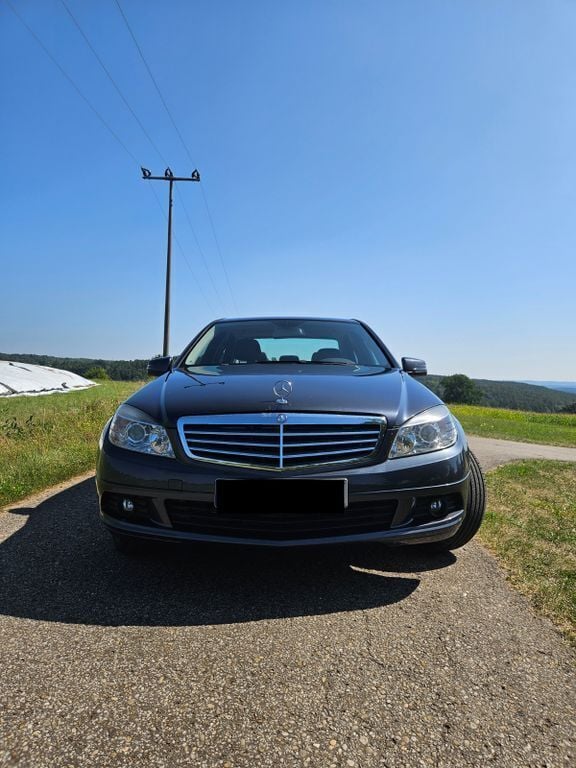 Grau Gebraucht 2009 Mercedes C180 Avantgarde Limousine | 3.999 € (Guter Preis) - Bild 1/4