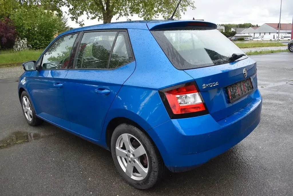 Gebraucht Skoda Fabia Ambition 90 PS (66 kW) 2016 Blau Limousine