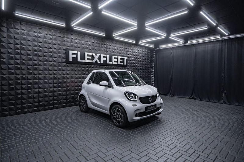Tridionsicherheitszelle weiss Gebraucht 2018 Smart ForTwo Cabrio Passion Cabrio | 17.990 € (Etwas zu teuer) - Bild 1/4