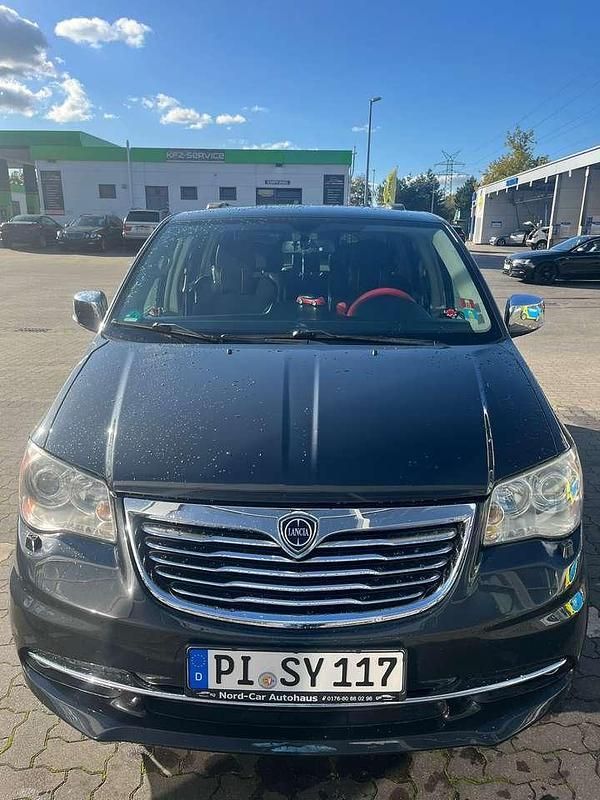 Gebraucht 2013 Lancia Voyager Silver Van / Kleinbus | 12.000 € (Fairer Preis) - Bild 1/4
