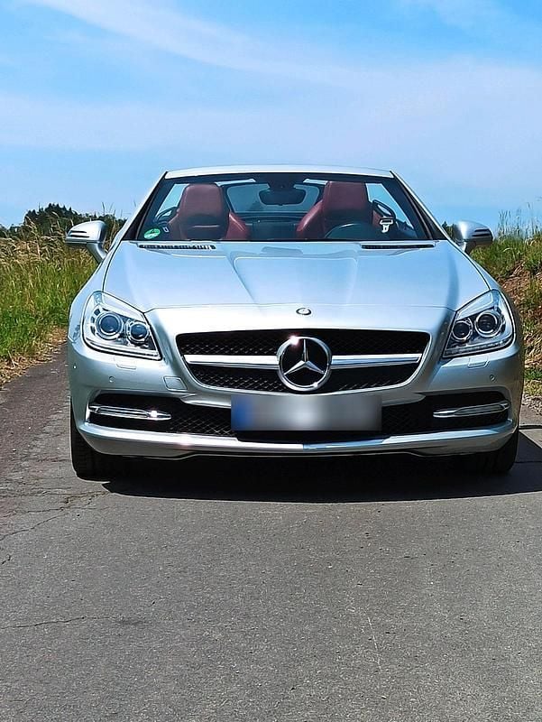 Silber Gebraucht 2011 Mercedes SLK250 Cabrio | 21.400 € (Fairer Preis) - Bild 1/4