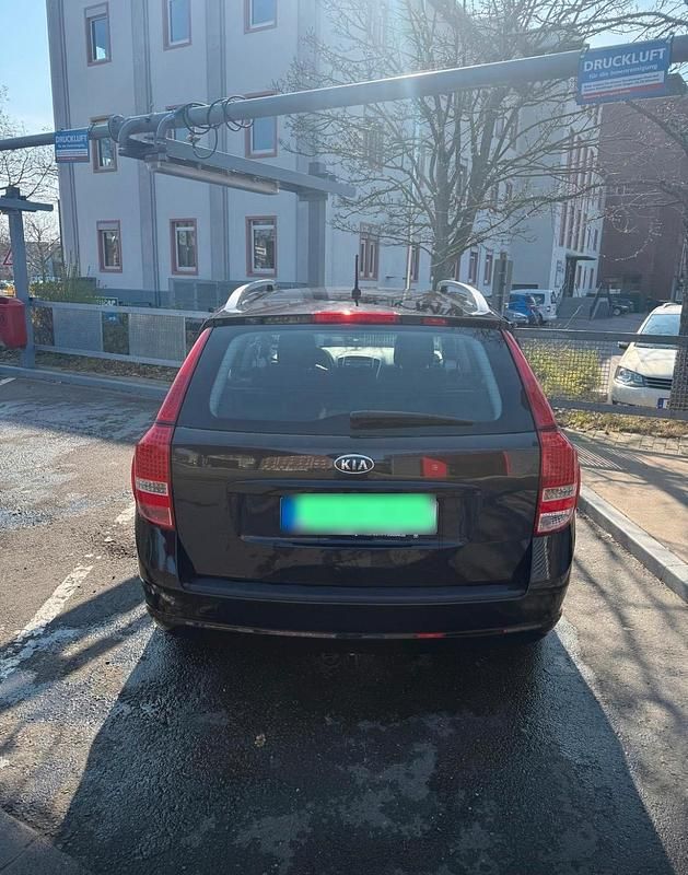 Gebraucht Kia Ceed 109 PS (80 kW) 2010 Schwarz Kleinwagen