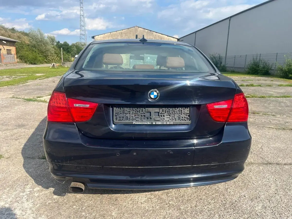 Gebraucht BMW 318 143 PS (105 kW) 2009 Blau Limousine