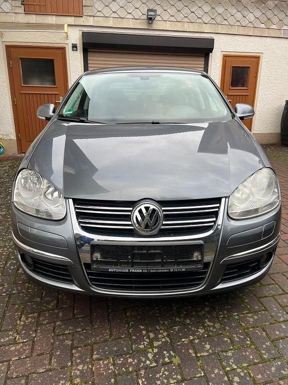 Grau Gebraucht 2008 VW Jetta Comfortline Limousine | 3.200 € (Fairer Preis) - Bild 1/4