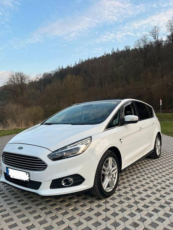 Gebraucht Ford S-MAX Titanium 241 PS (177 kW) 2018 Weiß Van / Kleinbus