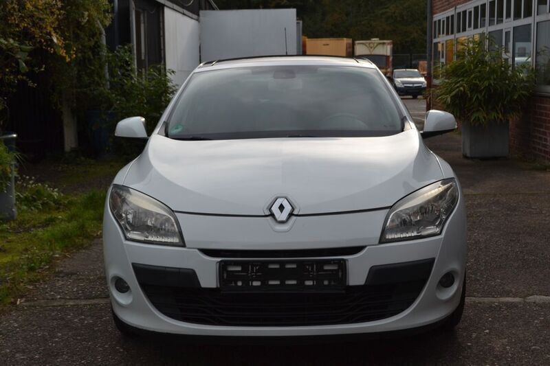 Weiß Gebraucht 2009 Renault Mégane III Limousine | 4.770 € (Fairer Preis) - Bild 1/4