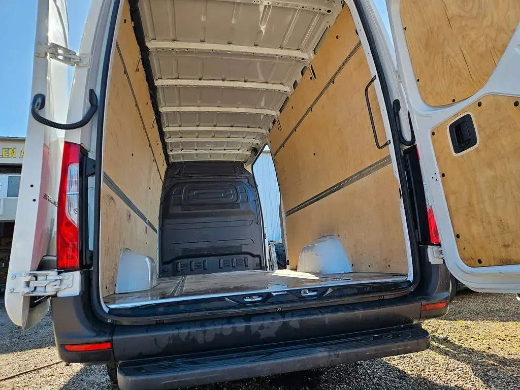 Second-hand Mercedes Sprinter 170 CP (125 kW) 2022 Alb Van