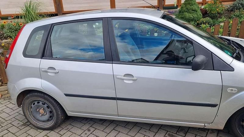 Gebraucht Ford Fiesta 60 PS (44 kW) 2006 Silber Limousine