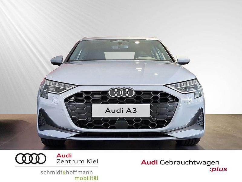 Neu Audi A3 150 PS (110 kW) 2026 Grau Limousine