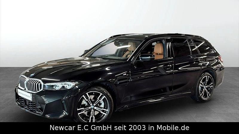 Schwarz Gebraucht 2025 BMW 330e M Sport Limousine | 52.348 € (Fairer Preis) - Bild 1/4