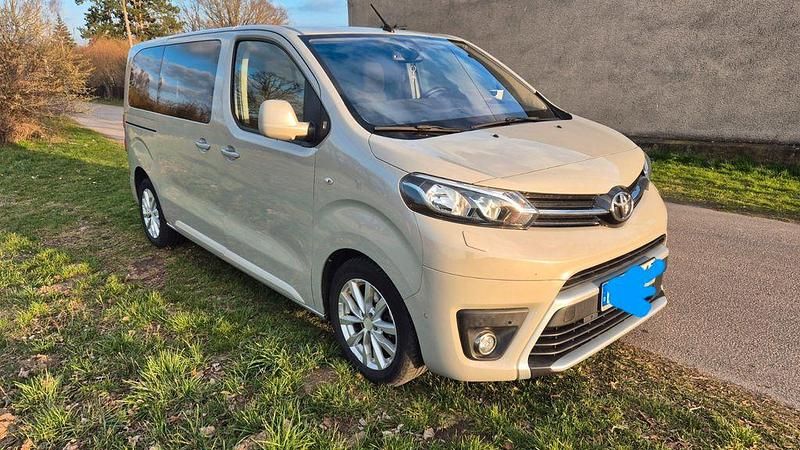 Gebraucht Toyota Proace 150 PS (110 kW) 2018 Grau Van / Kleinbus