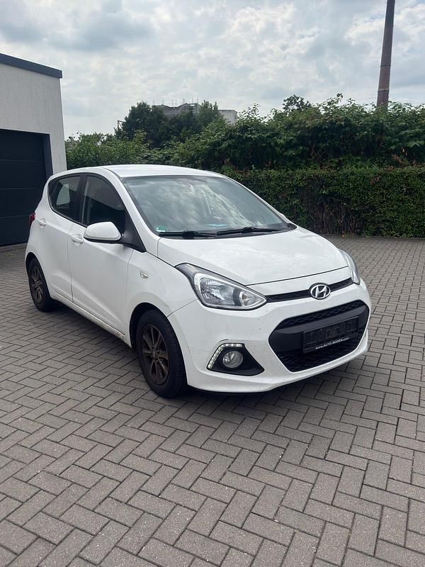 Weiß Gebraucht 2014 Hyundai i10 Kleinwagen | 2.200 € (Superpreis) - Bild 1/4