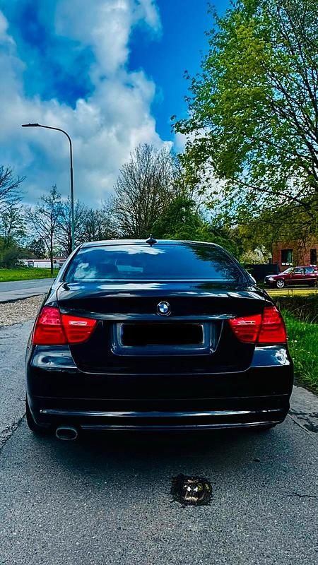 Second-hand BMW 320 184 CP (135 kW) 2011 Negru Berlinǎ