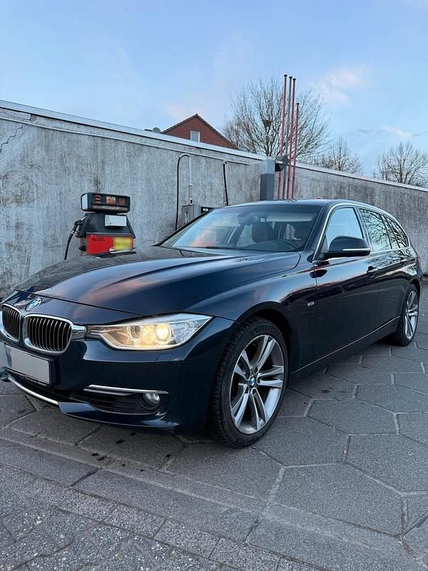 Gebraucht BMW 330 Luxury Line 258 PS (189 kW) 2014 Blau Kombi