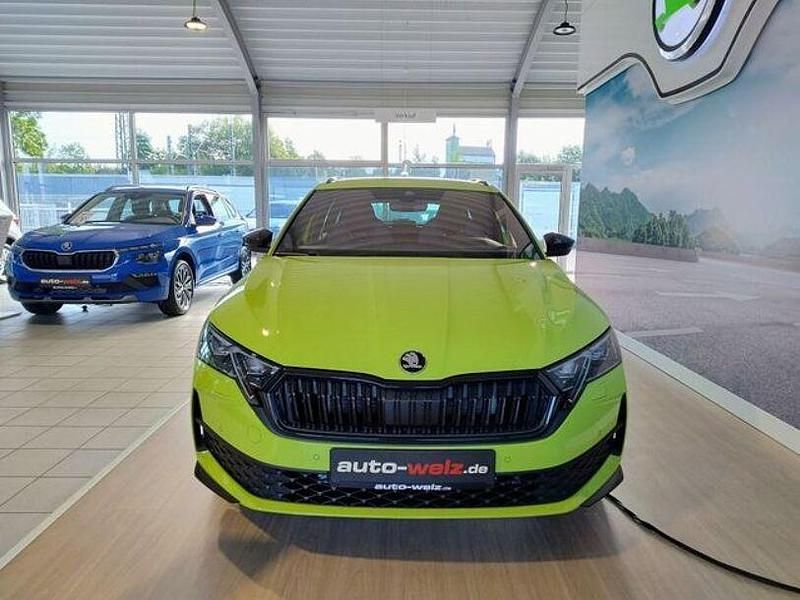 Grün Gebraucht 2024 Skoda Octavia SportLine Kombi | 39.460 € - Bild 1/4