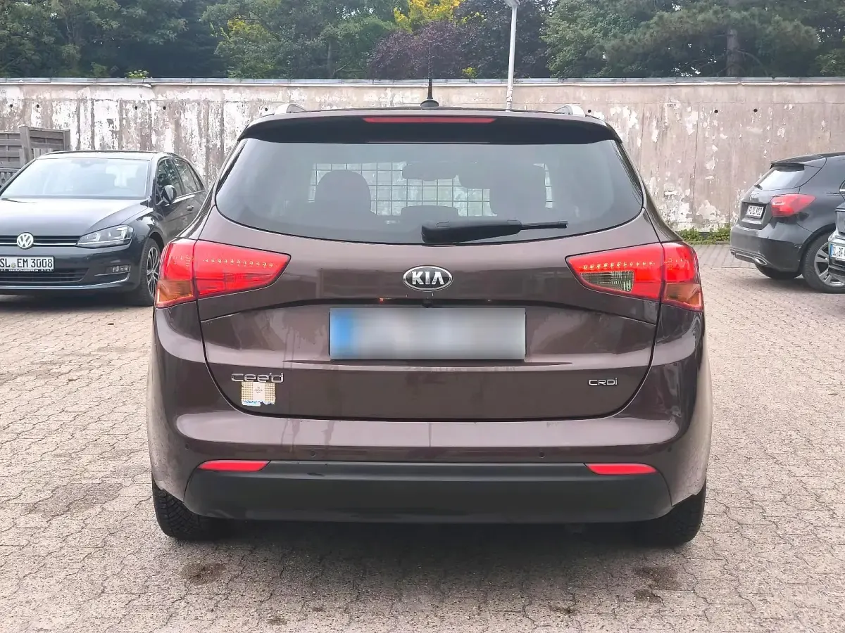 Gebraucht Kia Ceed 128 PS (94 kW) 2013 Braun Kleinwagen