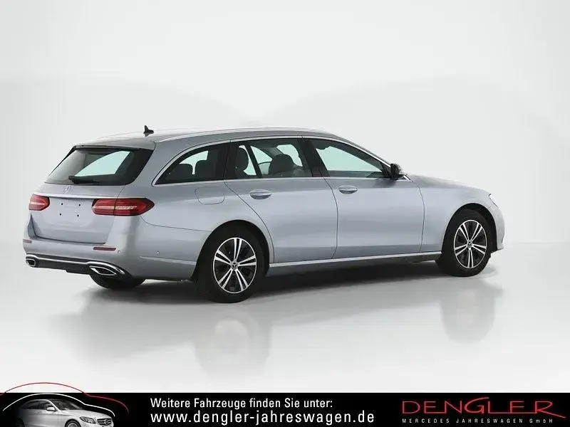 Gebraucht Mercedes E220 Avantgarde 200 PS (147 kW) 2022 Silber Limousine