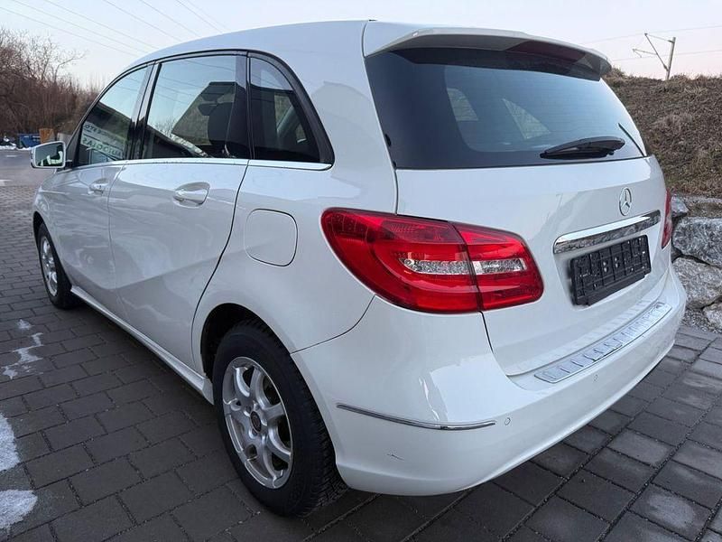 Gebraucht Mercedes B180 109 PS (80 kW) 2014 Weiß Van / Kleinbus