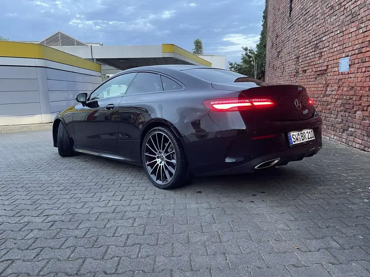 Gebraucht Mercedes E300 245 PS (180 kW) 2018 Grün Coupé