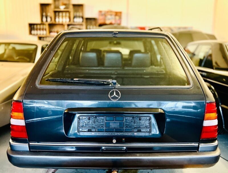 Gebraucht Mercedes E36 AMG AMG 272 PS (200 kW) 1993 Schwarz Limousine