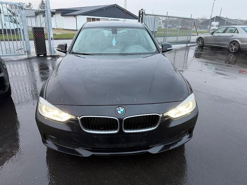 Gebraucht BMW 320 184 PS (135 kW) 2014 Schwarz Kombi