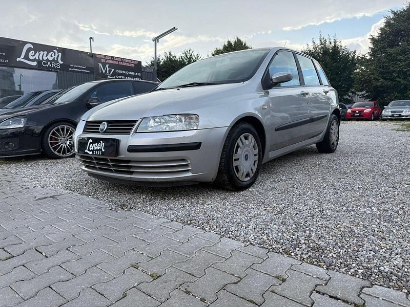 Grau Gebraucht 2002 Fiat Stilo Limousine | 1.790 € (Etwas zu teuer) - Bild 1/4