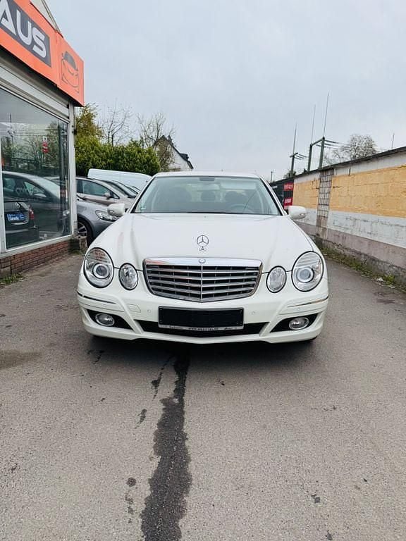 Gebraucht Mercedes E200 184 PS (135 kW) 2007 Weiß Limousine