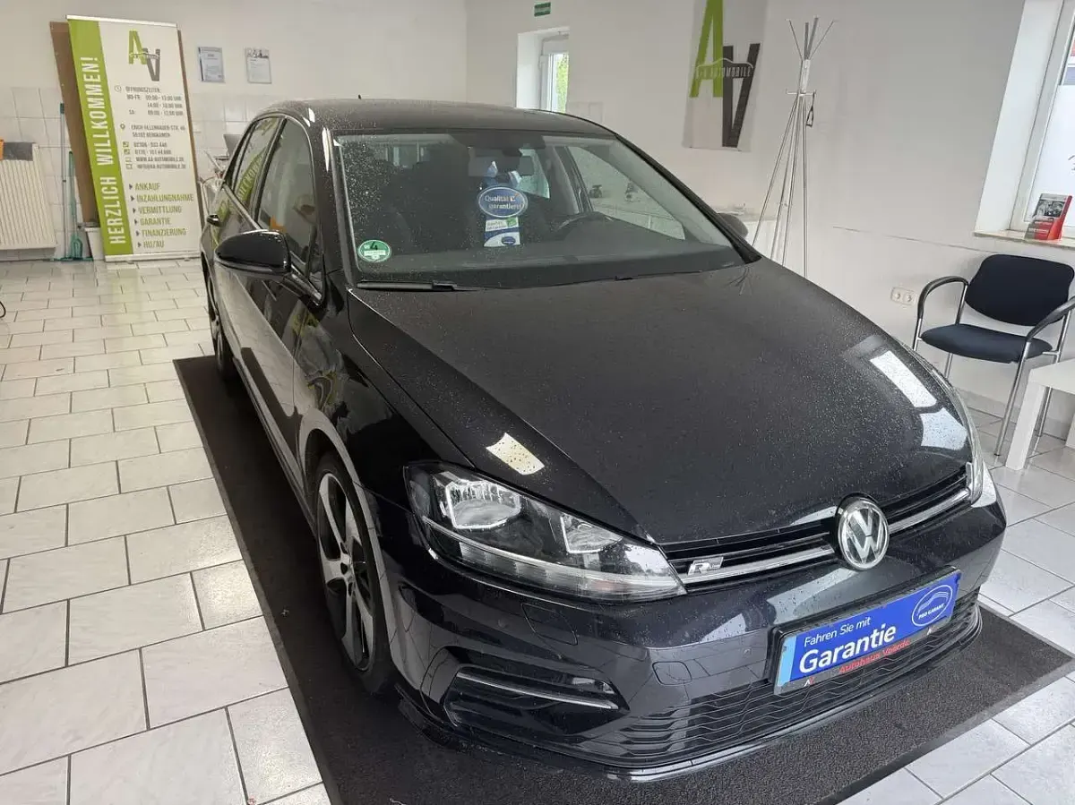Gebraucht VW Golf VII Join 125 PS (91 kW) 2018 Deep black perleffekt Kleinwagen