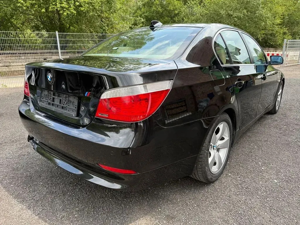 Gebraucht BMW 520 Sport Line 170 PS (125 kW) 2004 Schwarz Limousine
