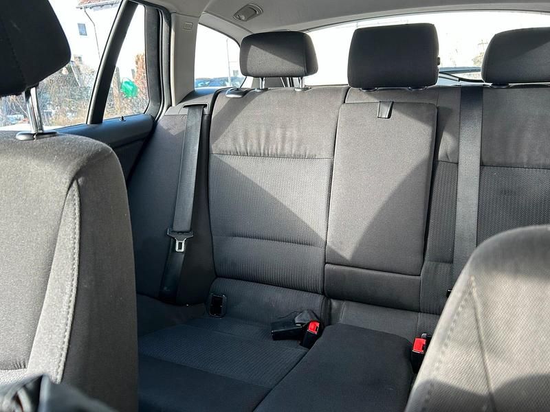 Gebraucht BMW 318 143 PS (105 kW) 2012 Schwarz Kombi