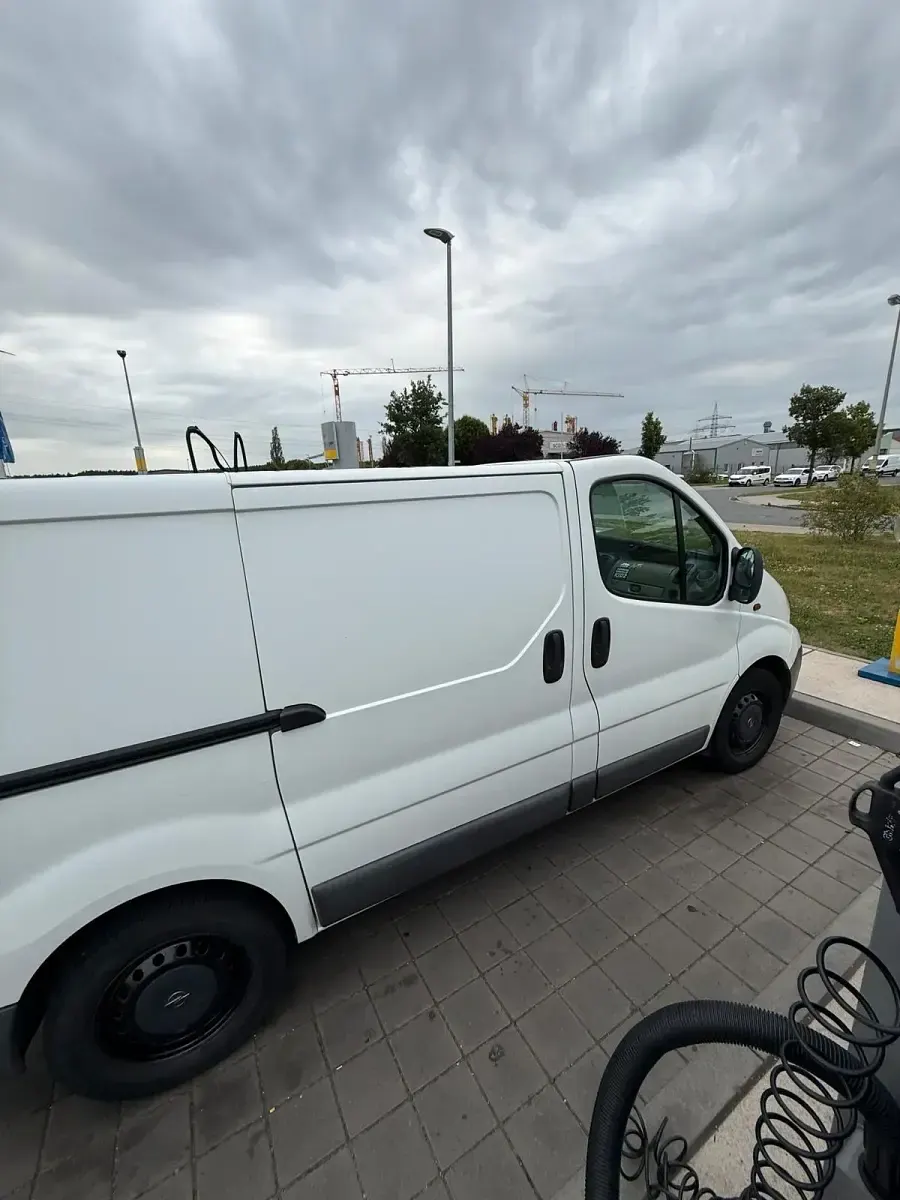 Gebraucht Opel Vivaro 148 PS (108 kW) 2007 Weiß Van / Kleinbus