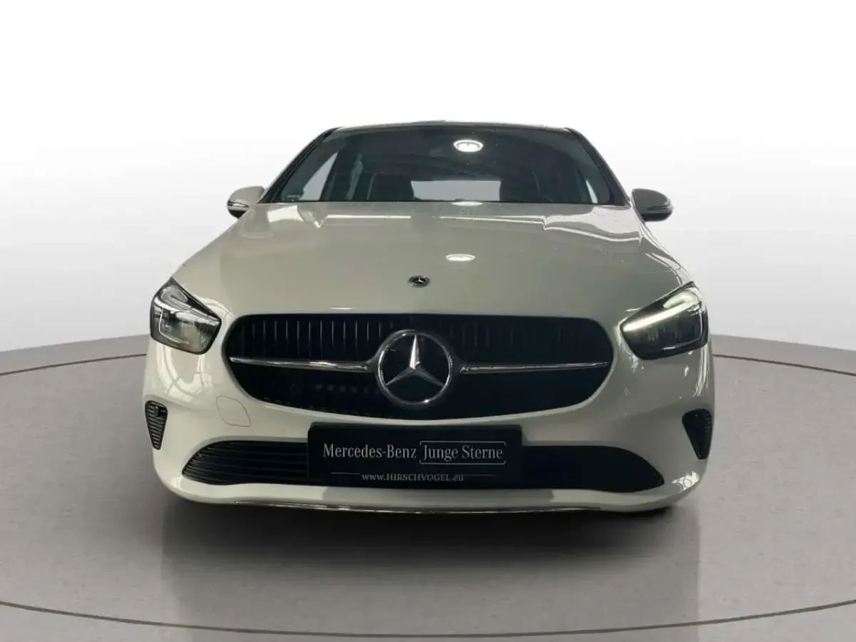 Gebraucht Mercedes B220 Progressive 190 PS (139 kW) 2025 Unilack polarweiß Kleinwagen