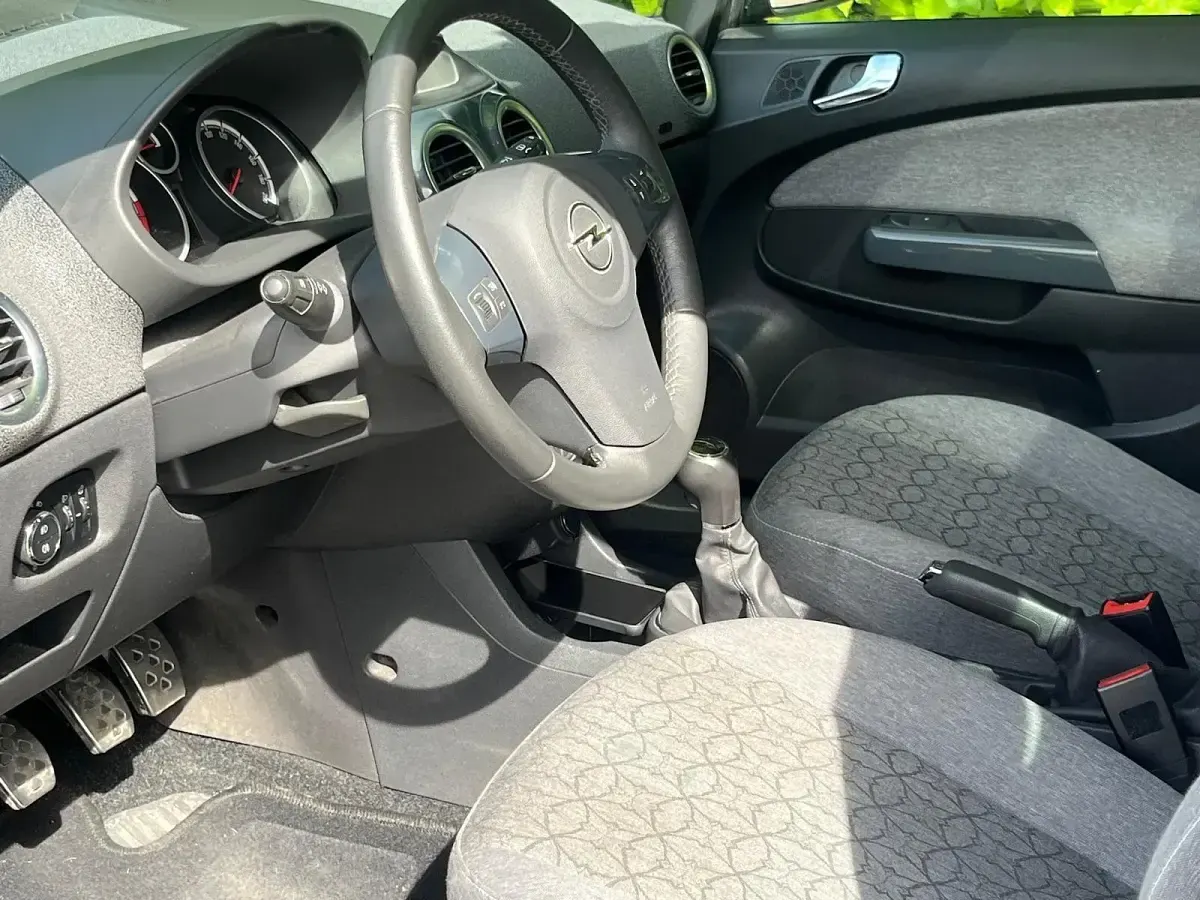 Gebraucht Opel Corsa Color Edition 87 PS (63 kW) 2012 Kleinwagen