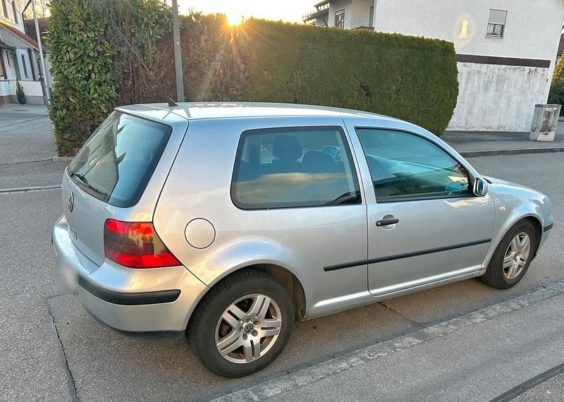 Gebraucht VW Golf IV 75 PS (55 kW) 2001 Silber Kleinwagen