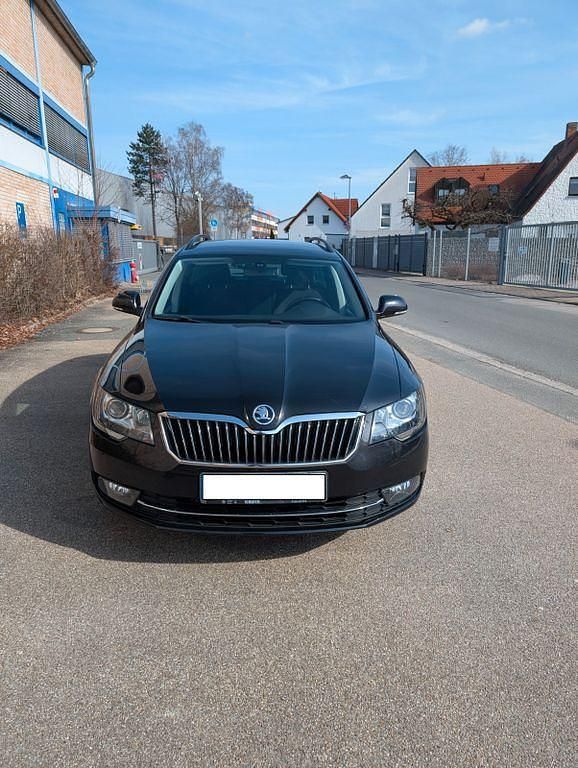 Gebraucht Skoda Superb Exclusive 170 PS (125 kW) 2015 Schwarz Limousine