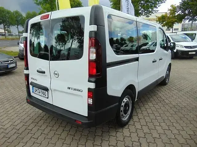 Gebraucht Opel Vivaro 125 PS (91 kW) 2017 Weiß Van / Kleinbus