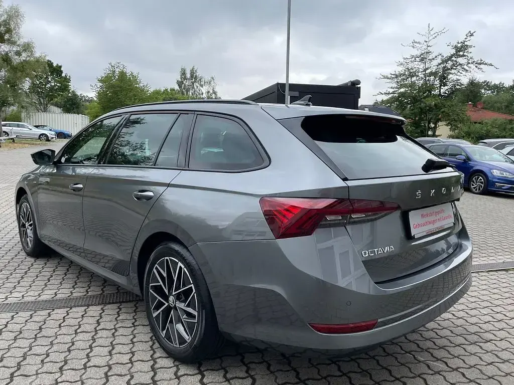 Gebraucht Skoda Octavia Clever 150 PS (110 kW) 2022 Grau Kombi