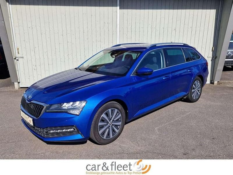 Raceblau metallic Gebraucht 2021 Skoda Superb Ambition Kombi | 19.990 € (Fairer Preis) - Bild 1/4