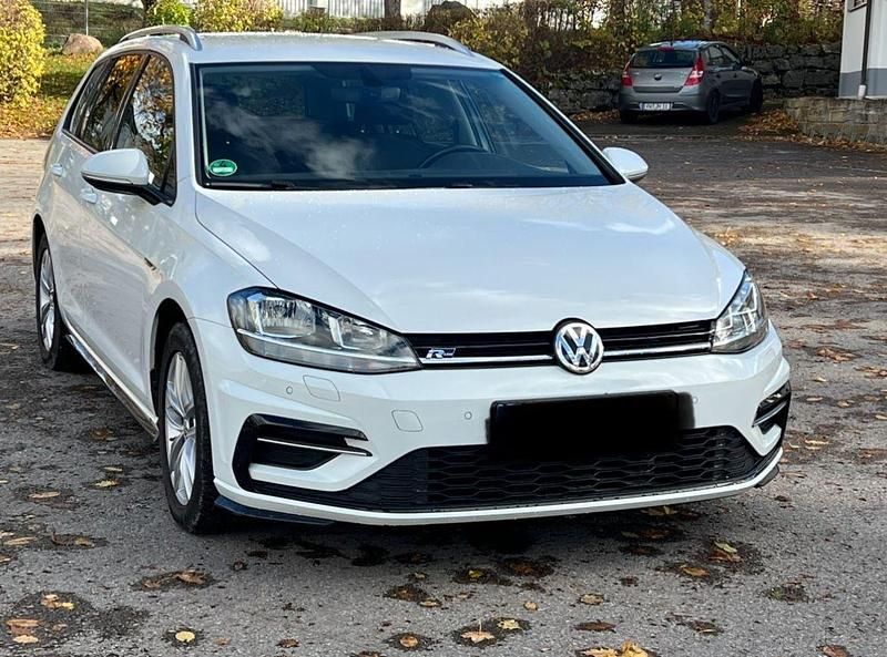 Weiß Gebraucht 2020 VW Golf VII R-line Kombi | 11.999 € (Guter Preis) - Bild 1/4