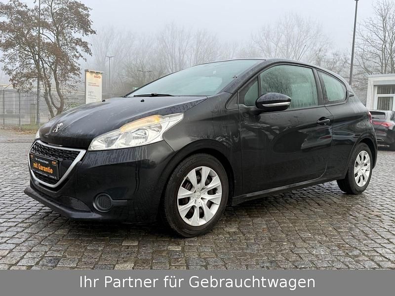 Gebraucht Peugeot 208 Access 68 PS (50 kW) 2012 Schwarz Kleinwagen