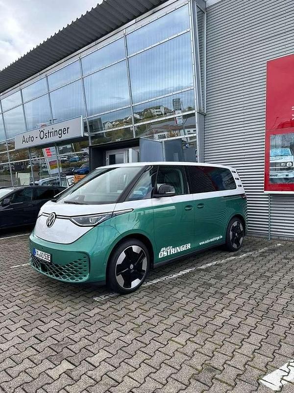 Gebraucht VW ID. Buzz Pro 150 kW (204 PS) 2023 Candyweiß/bay leaf green meta Van / Kleinbus