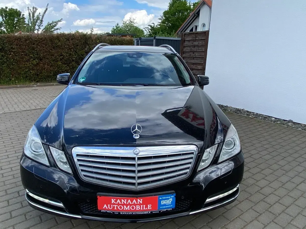 Gebraucht Mercedes E200 184 PS (135 kW) 2012 Schwarz Kombi