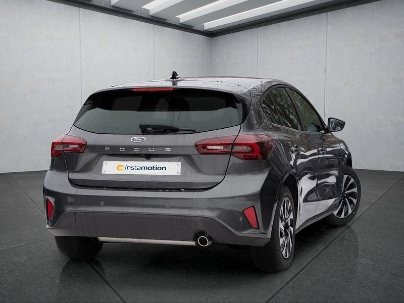 Neu Ford Focus 155 PS (114 kW) 2026 Grau Limousine