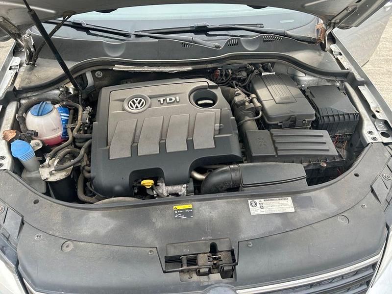 Gebraucht VW Passat 105 PS (77 kW) 2013 Silber Limousine