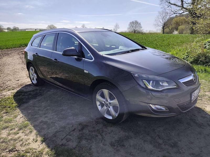 Gebraucht Opel Astra 140 PS (102 kW) 2010 Grau Kombi